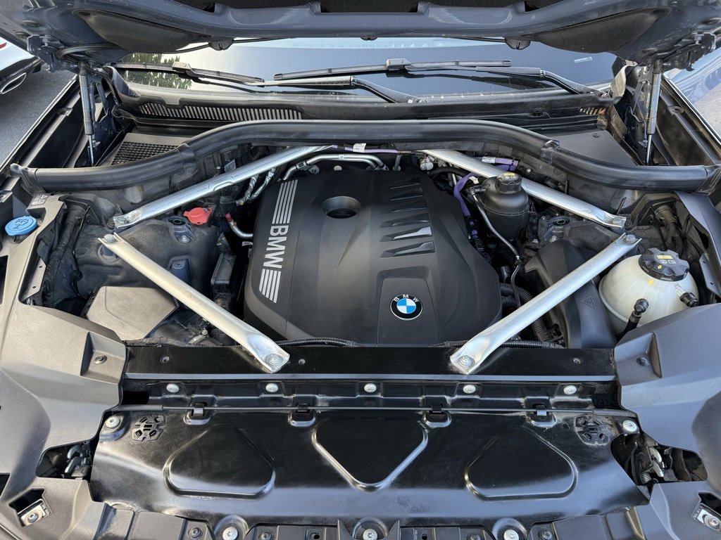 Used 2023 BMW X7 xDrive40i w/ Premium Package image 16