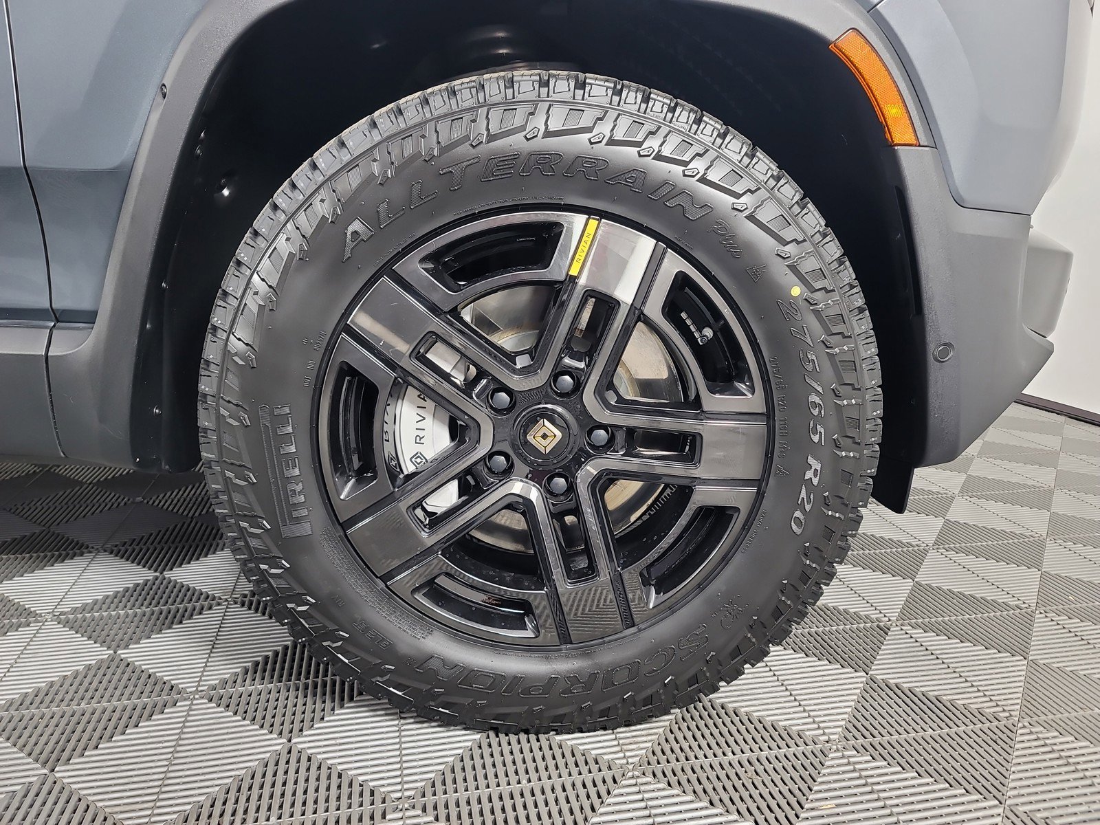 Used 2024 Rivian R1S Adventure AWD/4WD image 11