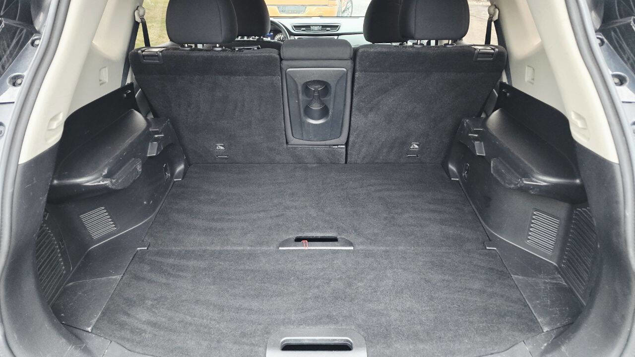 Used 2018 Nissan Rogue SV image 12