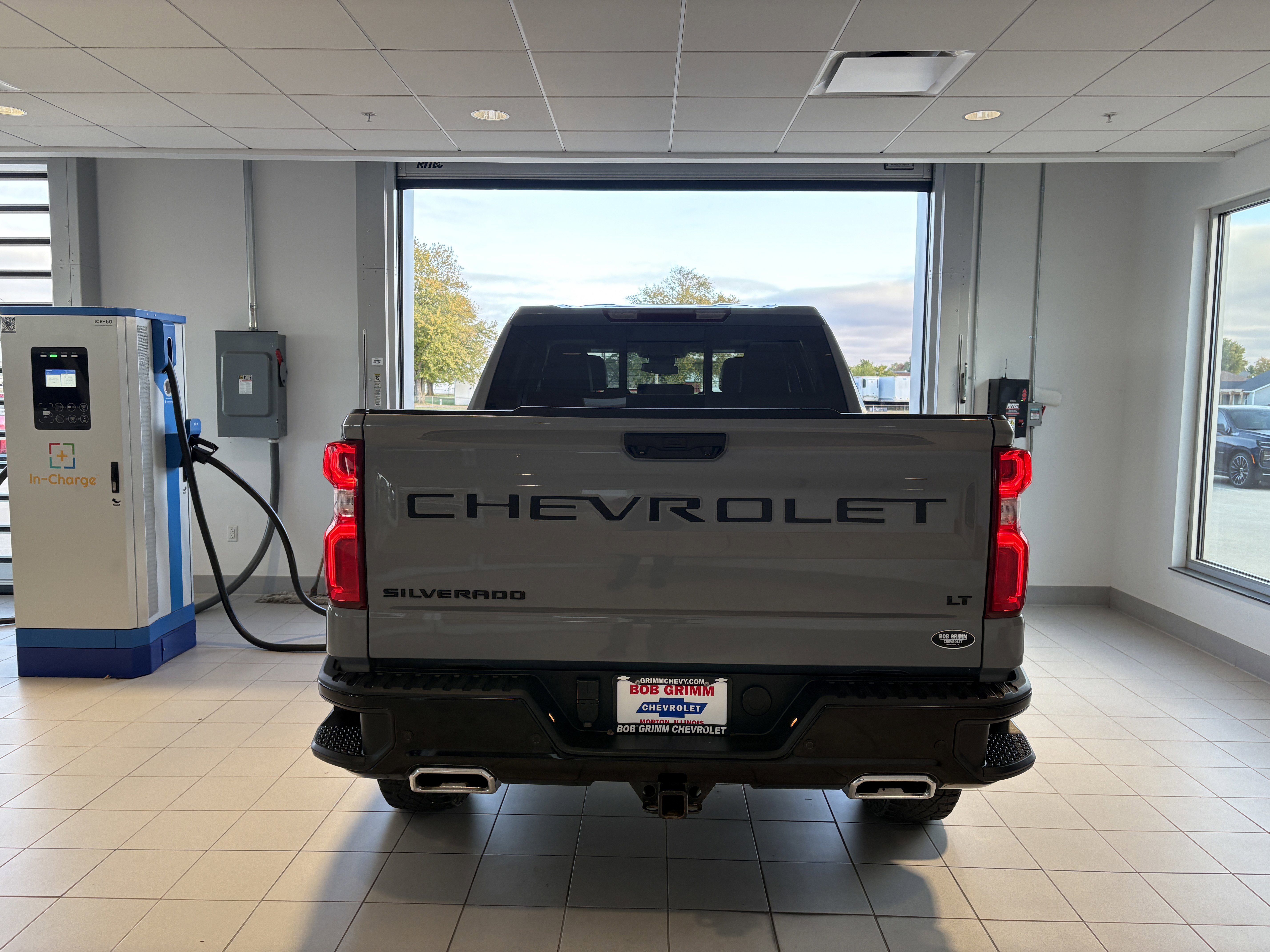 Used 2024 Chevrolet Silverado 1500 LT Trail Boss w/ Convenience Package II image 3