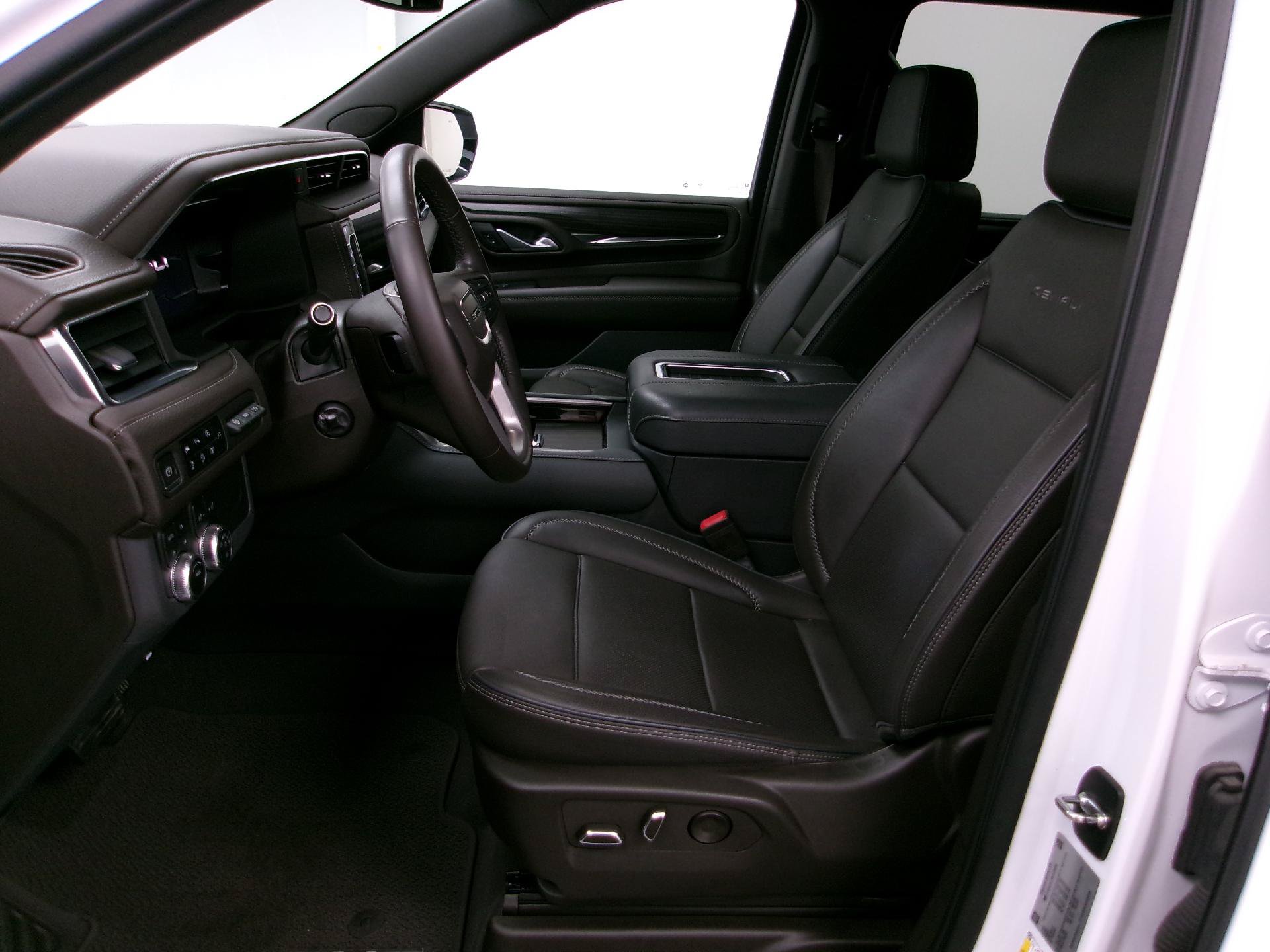 Used 2022 GMC Yukon XL Denali AWD/4WD image 10