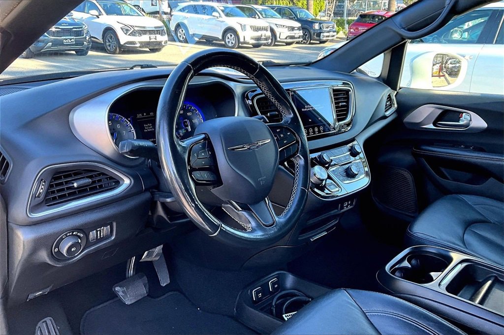 Used 2019 Chrysler Pacifica Touring Plus w/ S Appearance Package image 9