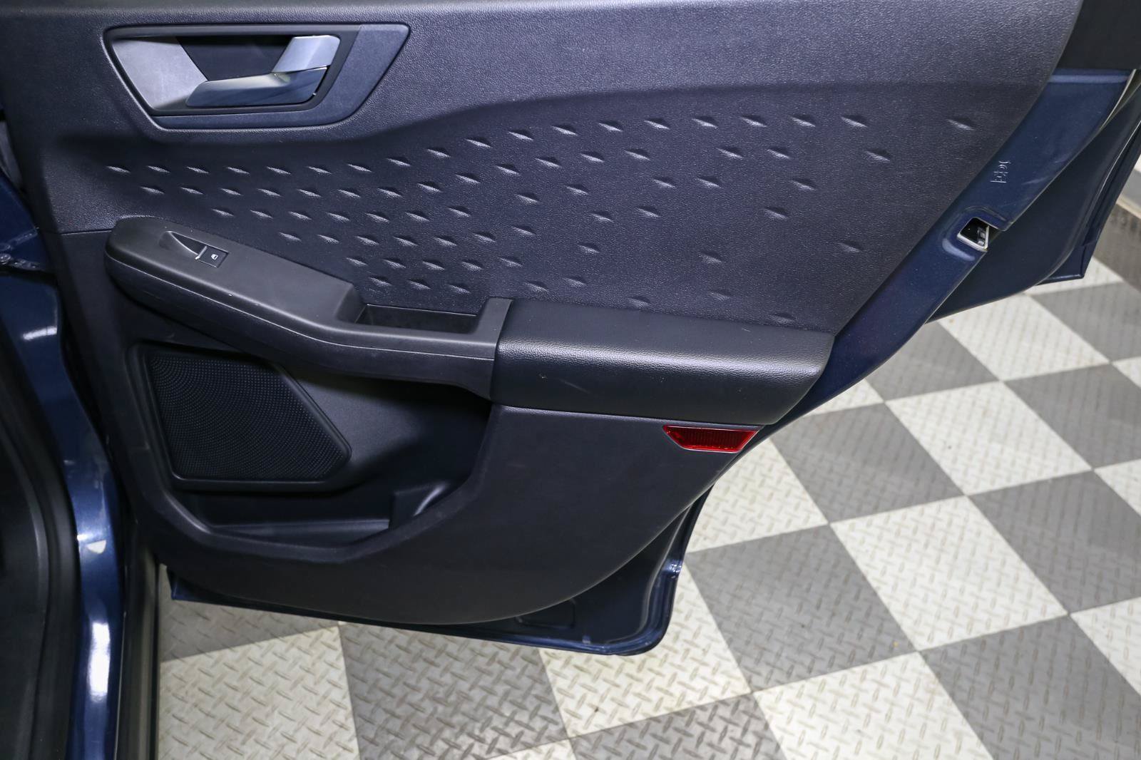 Used 2020 Ford Escape SE Sport AWD/4WD image 25