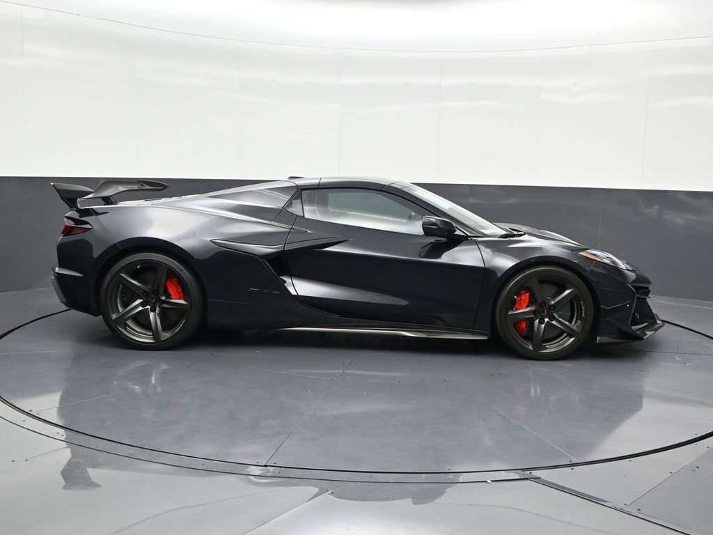Used 2024 Chevrolet Corvette Z06 w/ Z07 Performance Package image 7