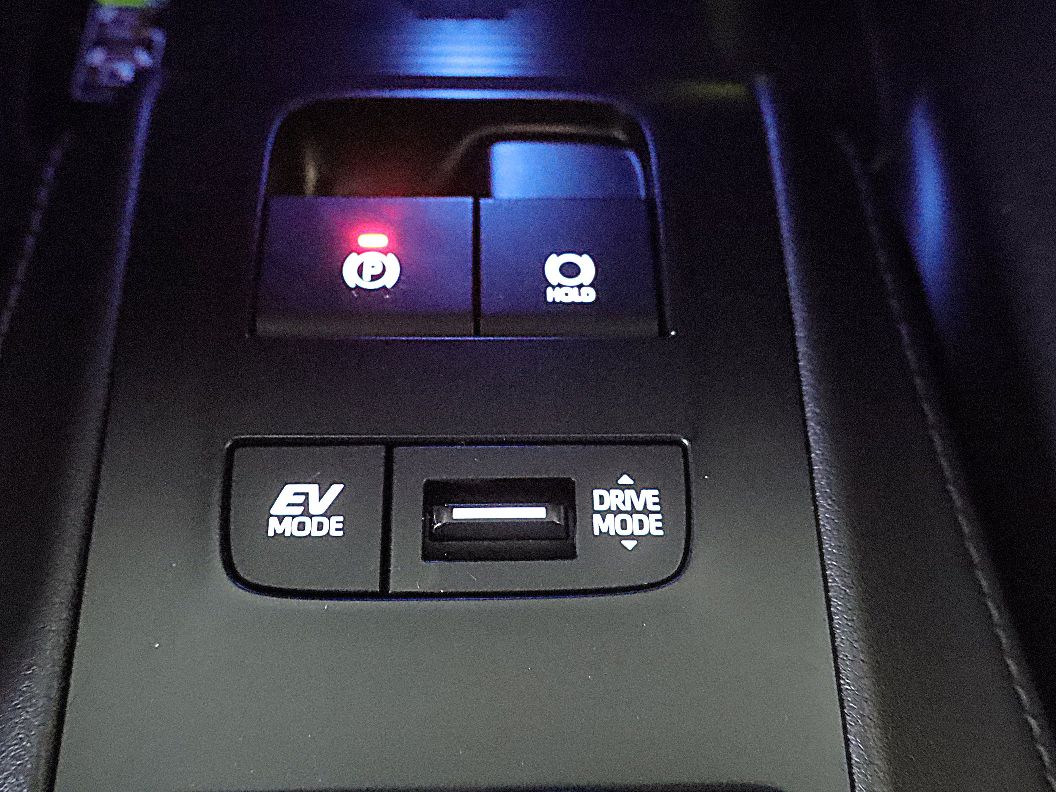 Used 2023 Toyota Venza LE AWD/4WD image 16