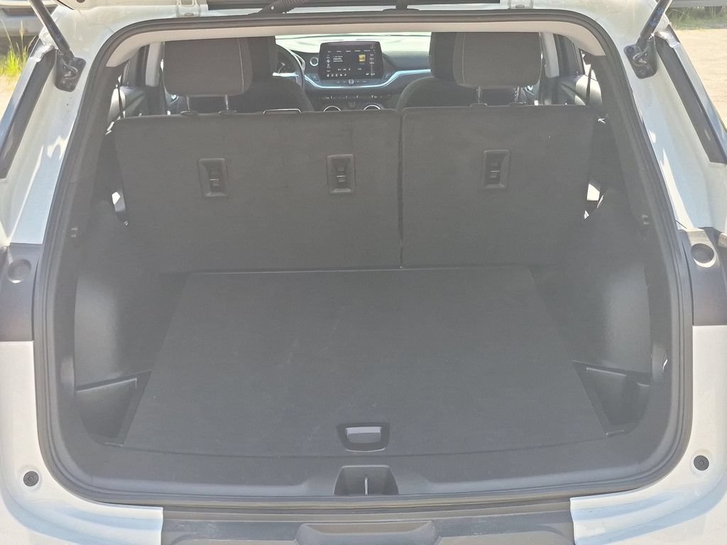 Used 2025 Chevrolet Blazer LT FWD image 28