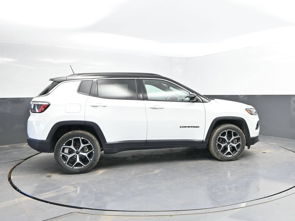 Used 2025 Jeep Compass Limited AWD/4WD image 10