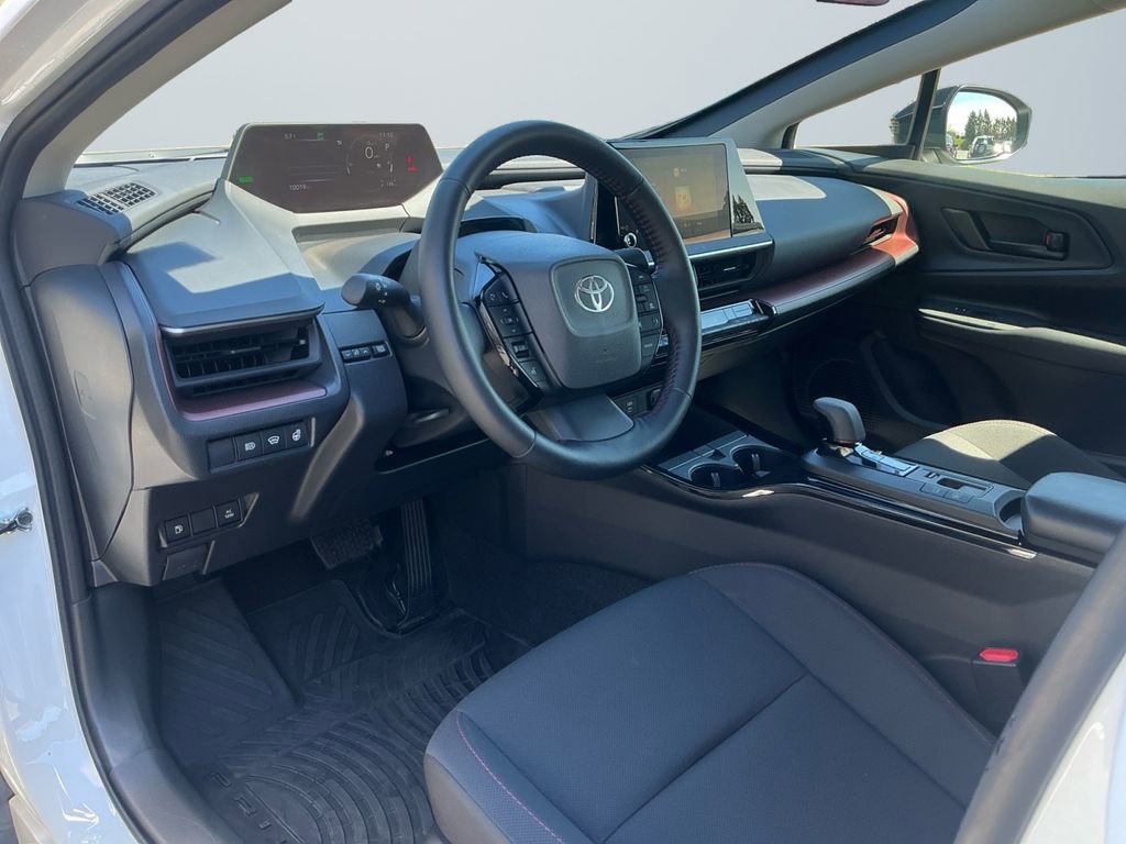 Used 2025 Toyota Prius Plug-In Hybrid image 11