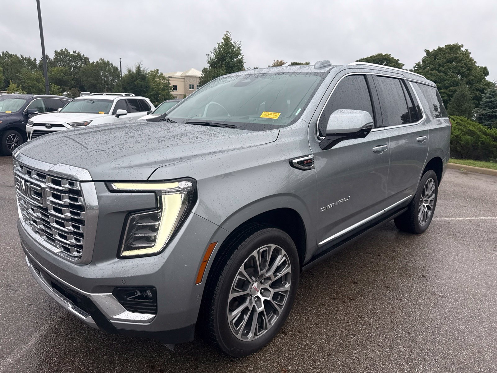 Used 2025 GMC Yukon Denali w/ Sun & Power Step Package AWD/4WD image 1