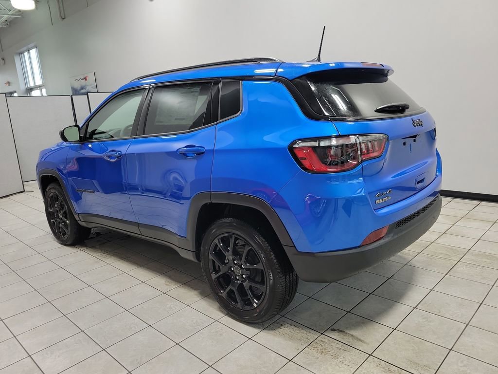 New 2025 Jeep Compass Latitude w/ Sun & Sound Group image 4