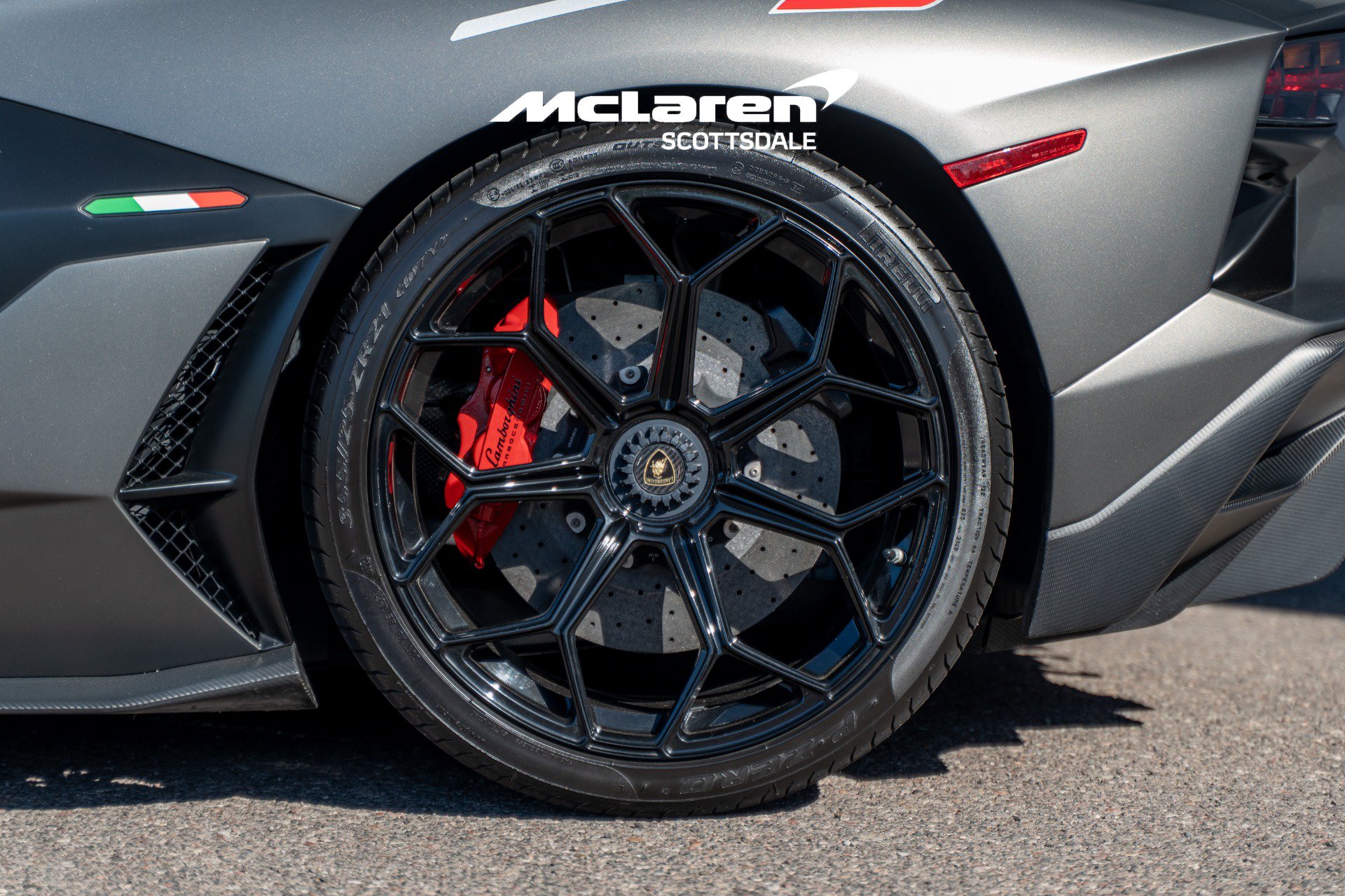 Used 2020 Lamborghini Aventador SVJ AWD/4WD image 43