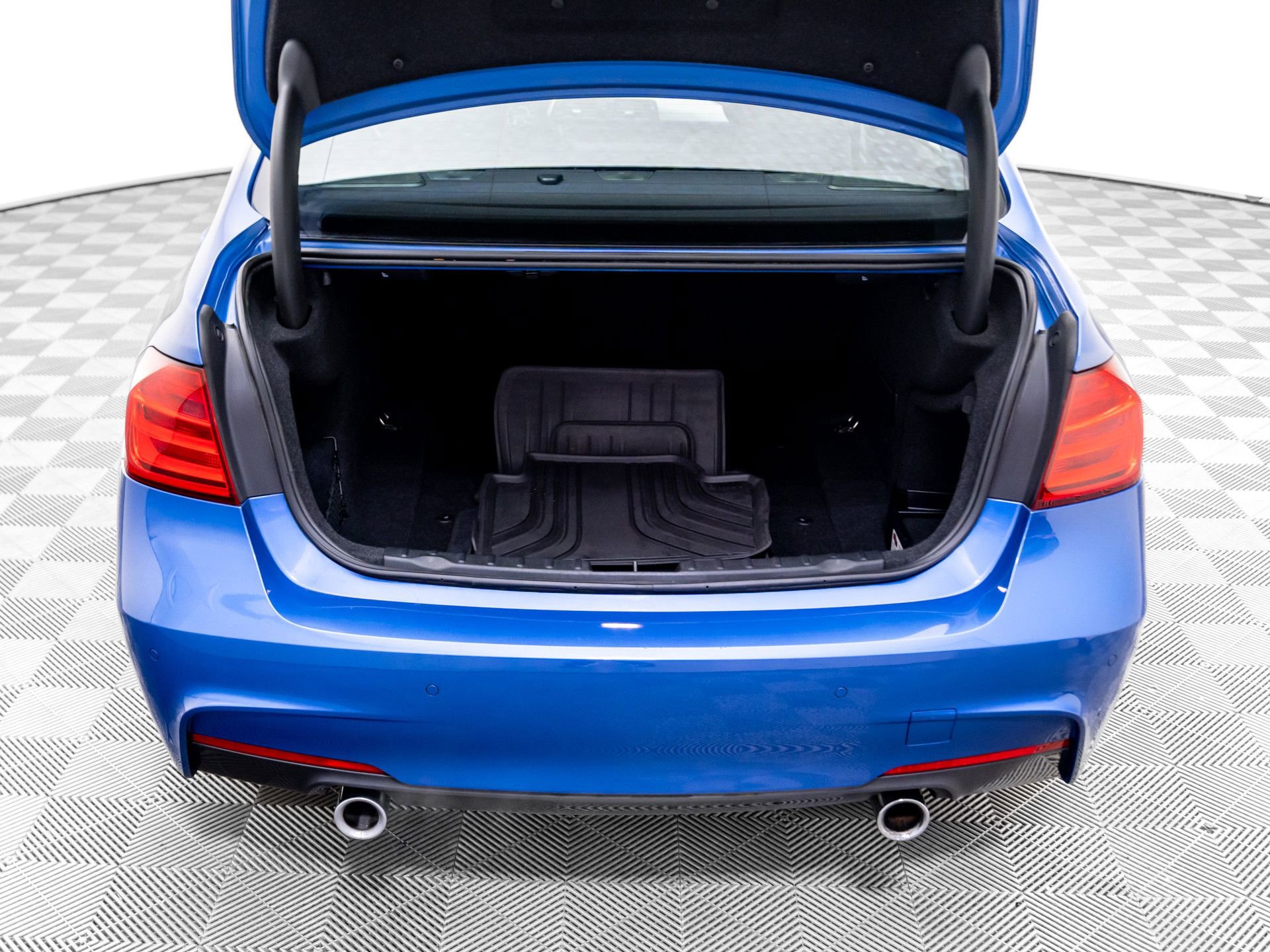 Used 2014 BMW 335i xDrive Sedan image 32