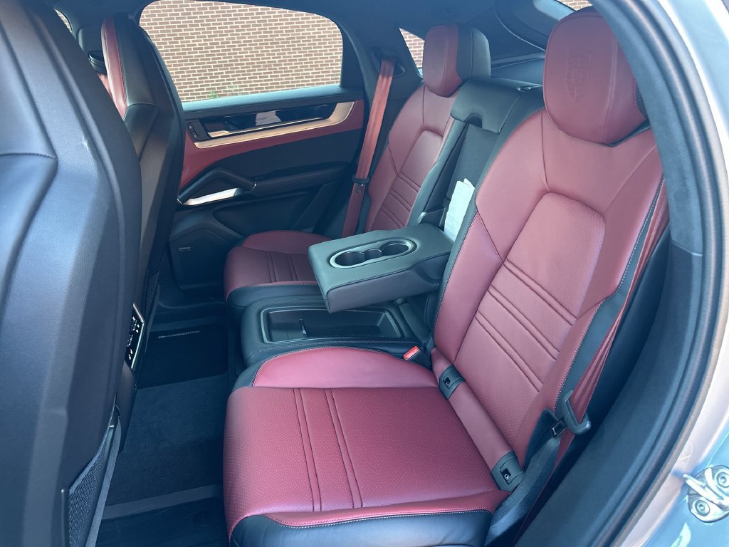 Used 2025 Porsche Cayenne GTS AWD/4WD image 27