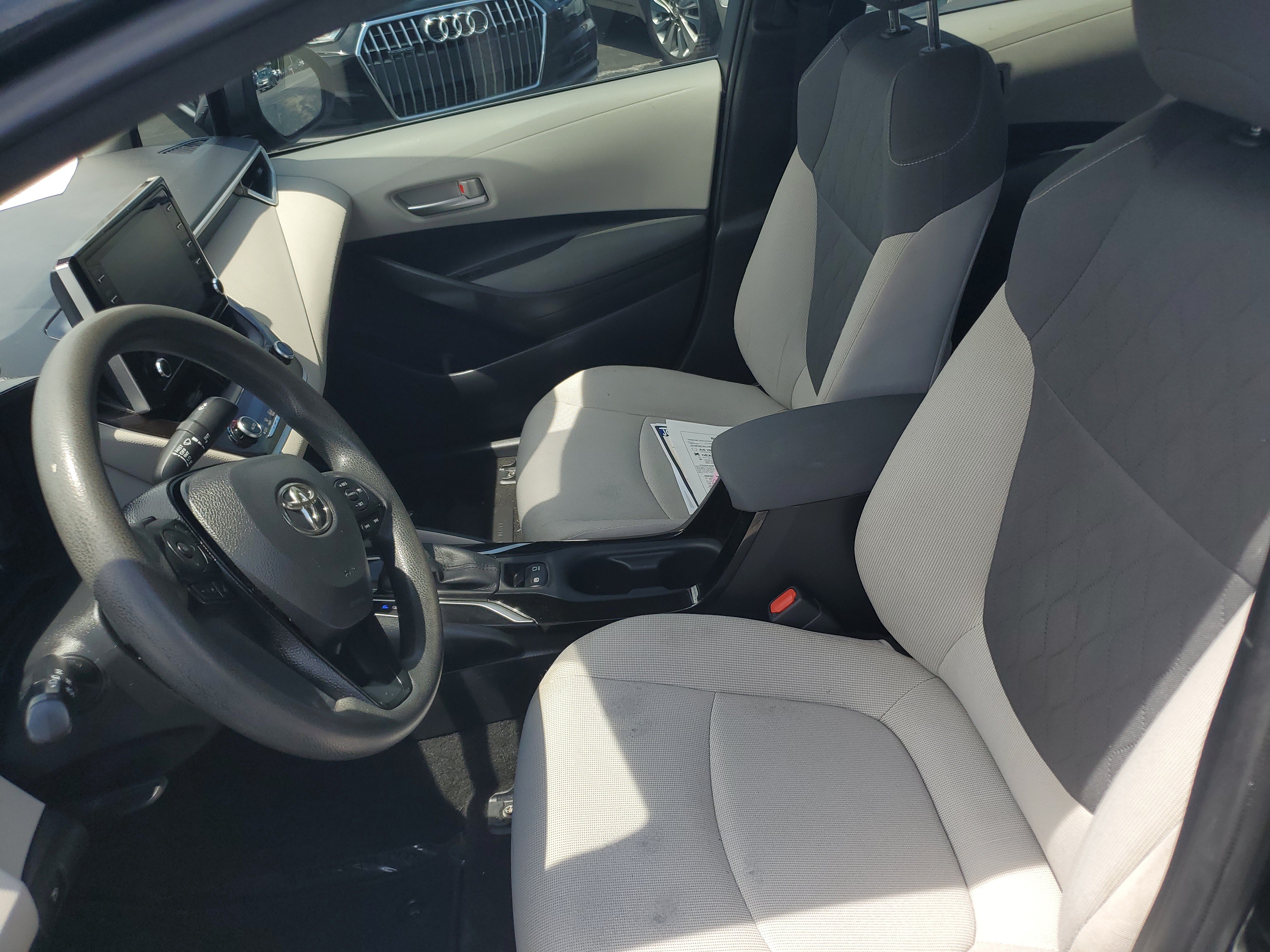Used 2020 Toyota Corolla LE w/ Carpet Mat Package (TMS) FWD image 14