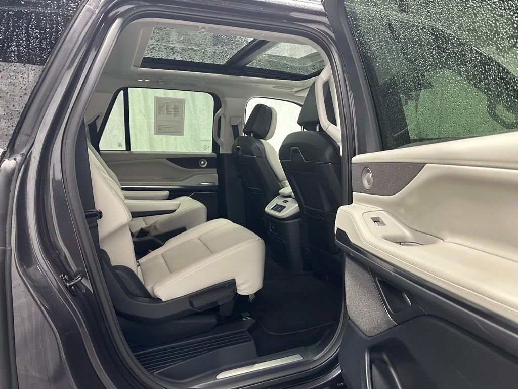 Used 2025 Lincoln Navigator L Reserve image 64