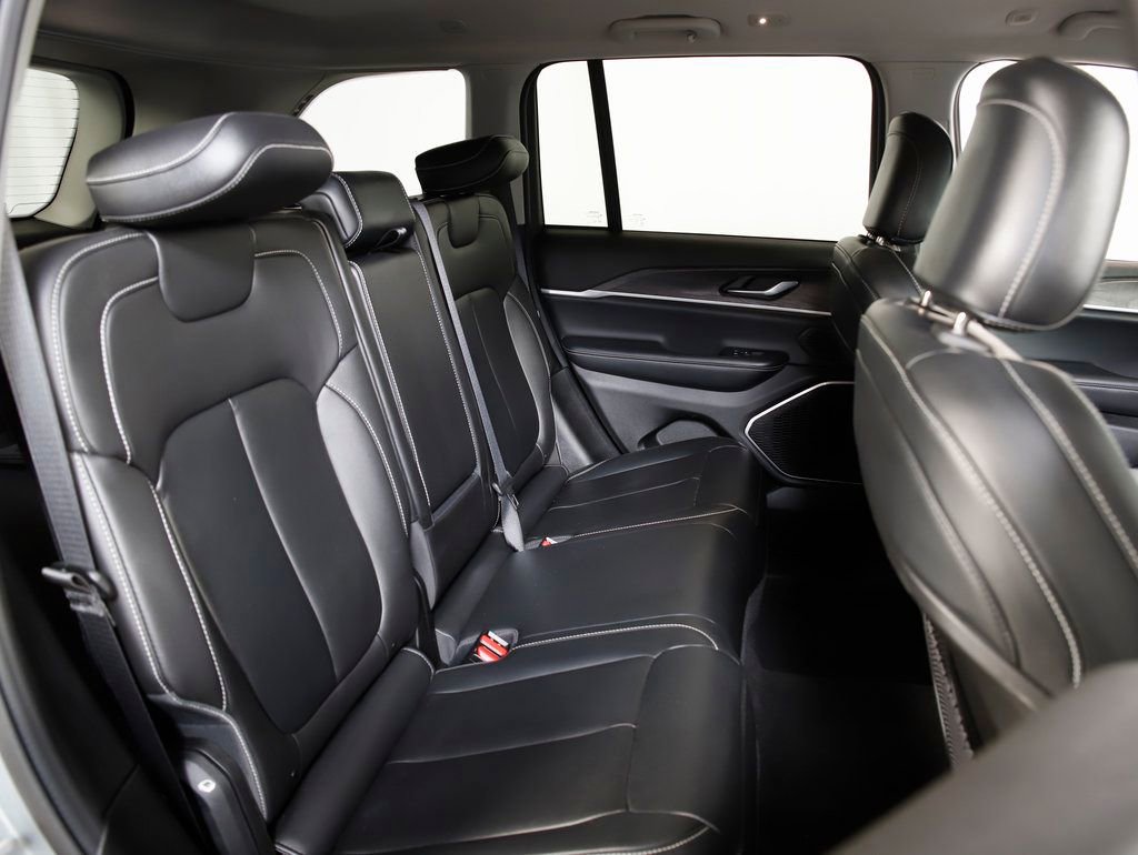 Used 2022 Jeep Grand Cherokee Limited AWD/4WD image 9