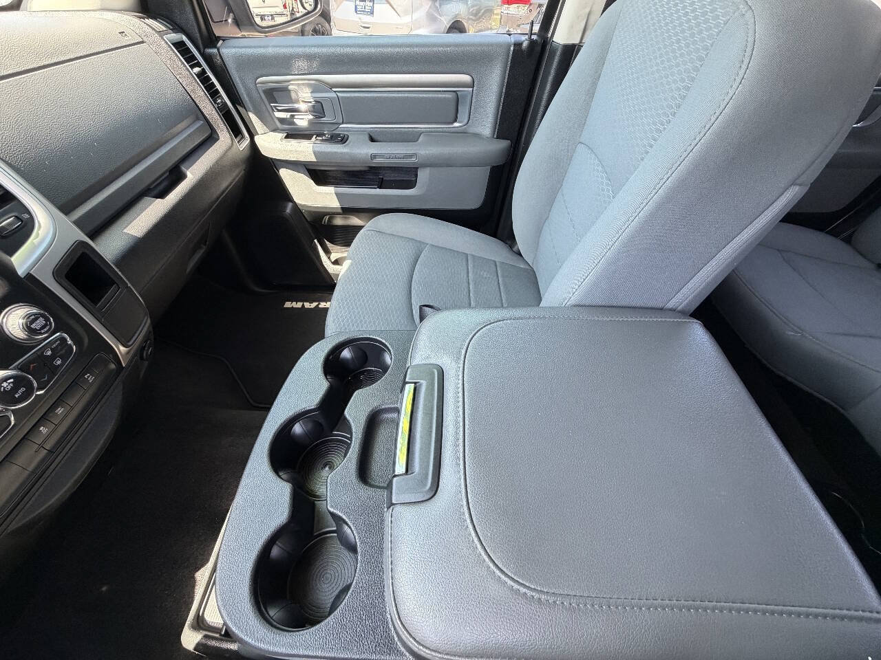 Used 2017 RAM 1500 Classic SLT w/ SLT Plus D←cor Group AWD/4WD image 27