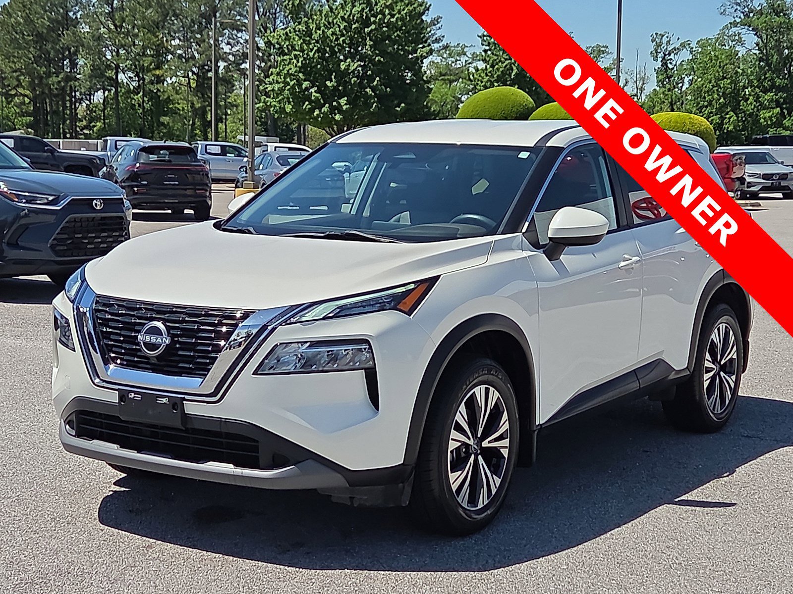 Used 2023 Nissan Rogue SV FWD image 2
