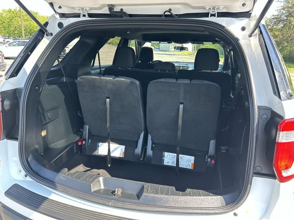 Used 2019 Ford Explorer XLT w/ Class III Trailer Tow Package AWD/4WD image 13