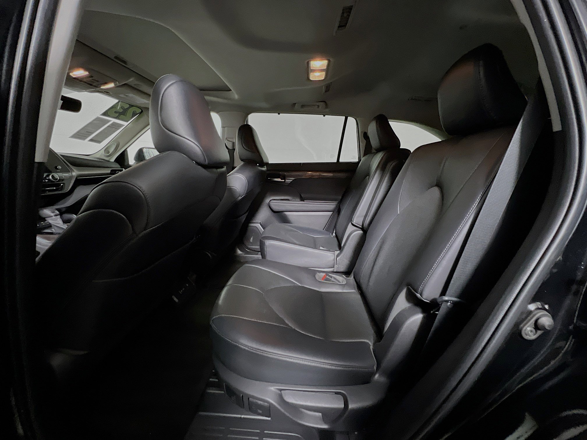 Used 2023 Toyota Highlander Limited image 29