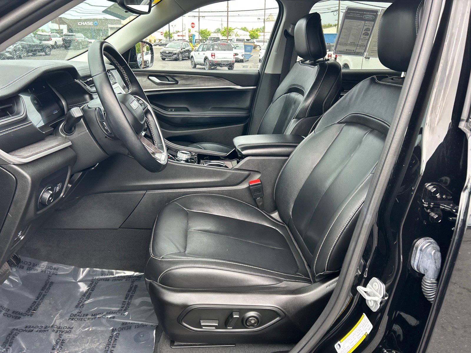 Used 2022 Jeep Grand Cherokee L Limited AWD/4WD image 6