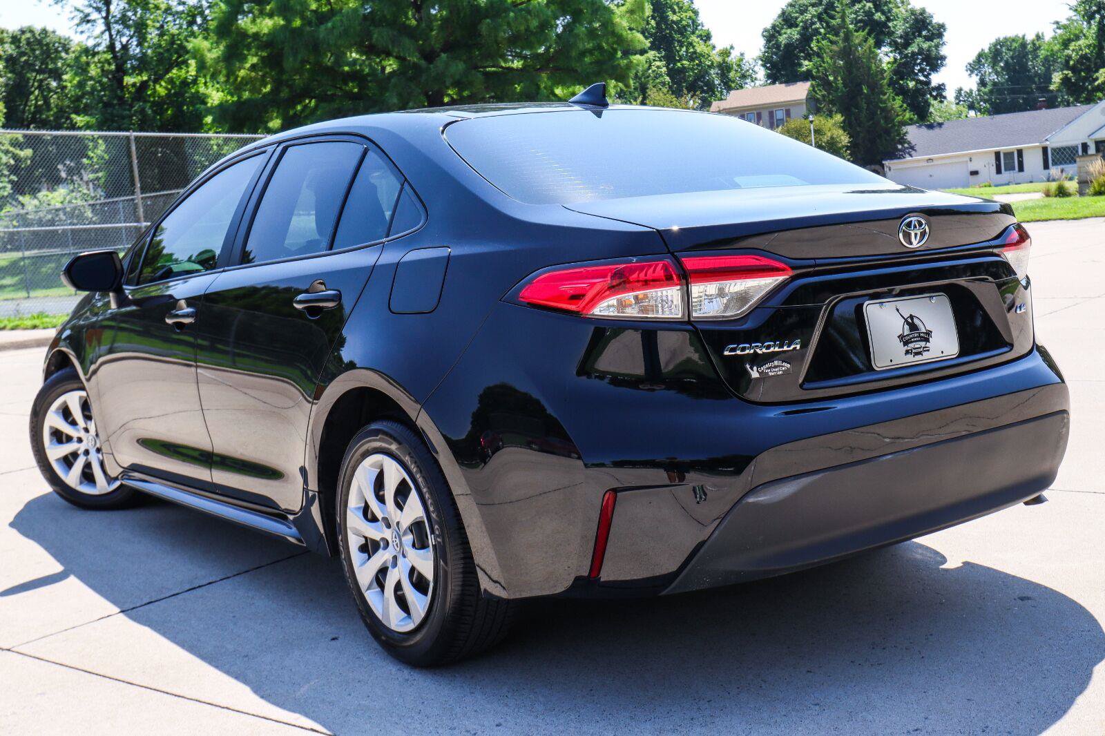 Used 2025 Toyota Corolla LE FWD image 13