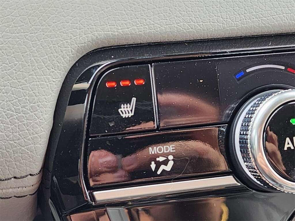 Used 2023 Honda Pilot Touring image 7