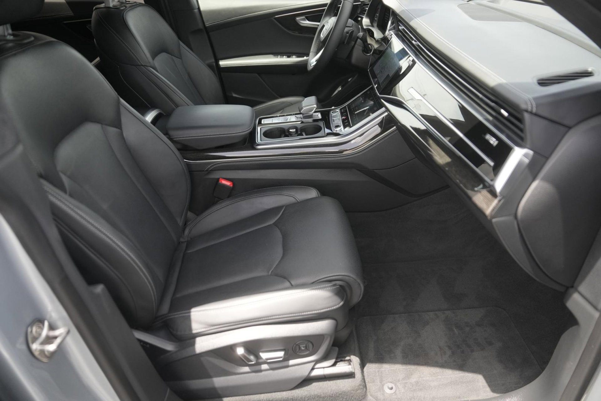 Certified 2025 Audi Q8 Prestige w/ Prestige Package image 22