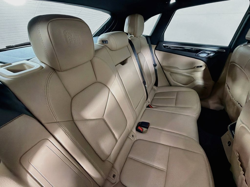 Certified 2023 Porsche Macan S AWD/4WD image 29