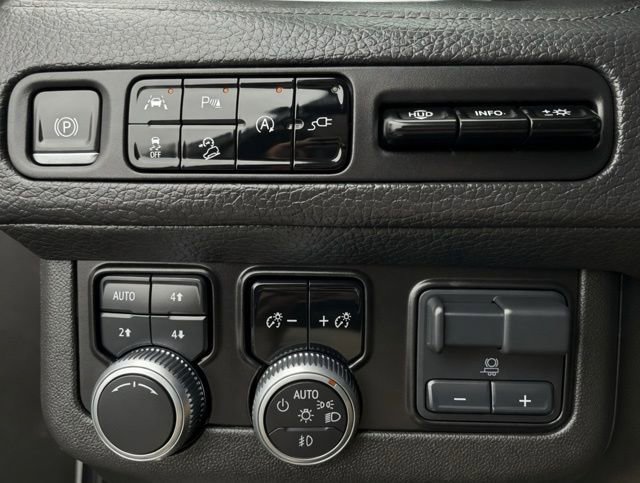 Used 2021 GMC Yukon XL Denali w/ Denali Premium Package image 26