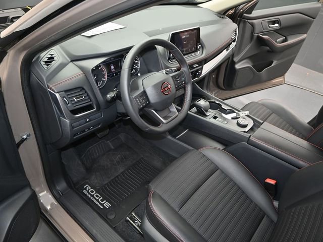 Used 2025 Nissan Rogue SV image 5