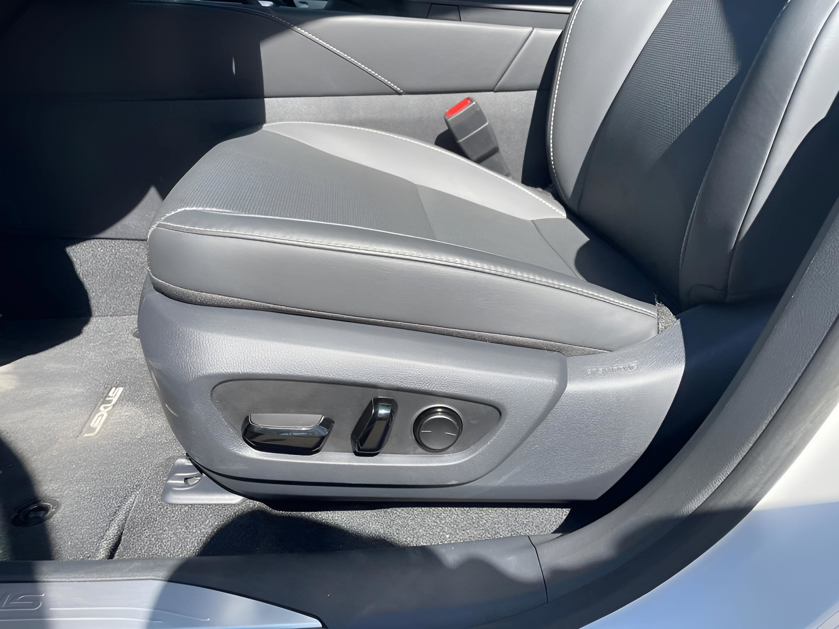 Used 2025 Lexus RX 350 FWD w/ Technology Package image 11