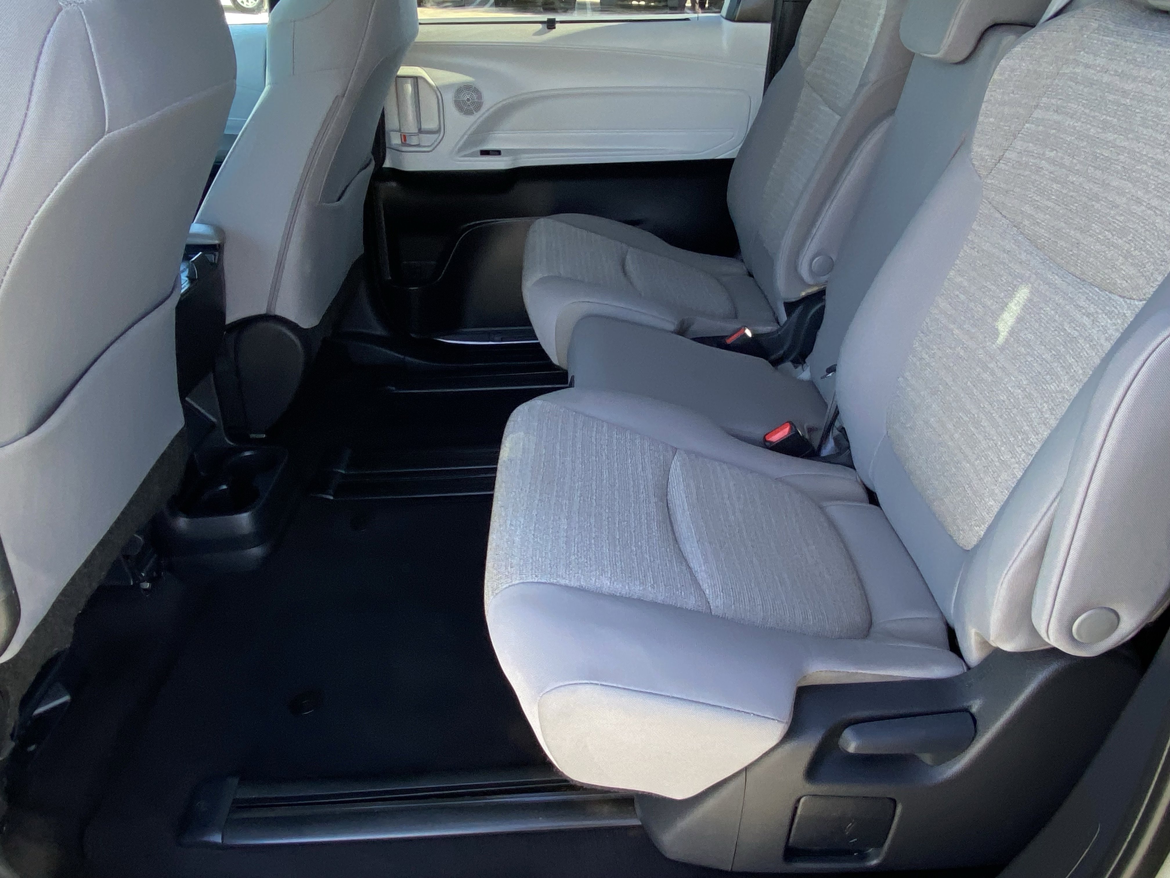 Certified 2025 Toyota Sienna LE FWD image 23
