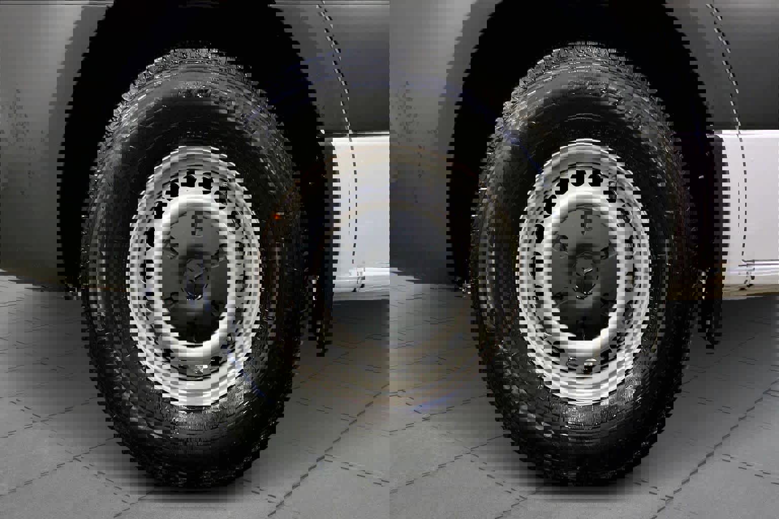 Used 2025 Mercedes-Benz Sprinter 2500 image 11