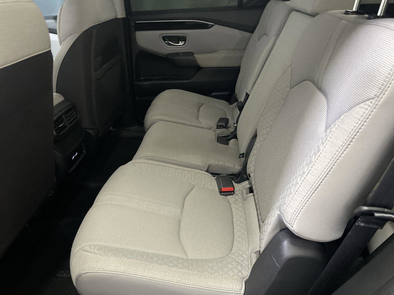 Used 2023 Honda Pilot LX image 21