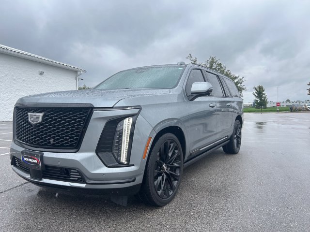 Used 2026 Cadillac Escalade ESV Platinum Sport w/ LPO, ONYX Package AWD/4WD image 35