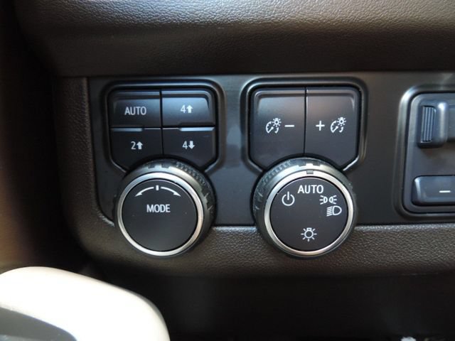 Used 2024 Chevrolet Tahoe Z71 w/ Luxury Package AWD/4WD image 30