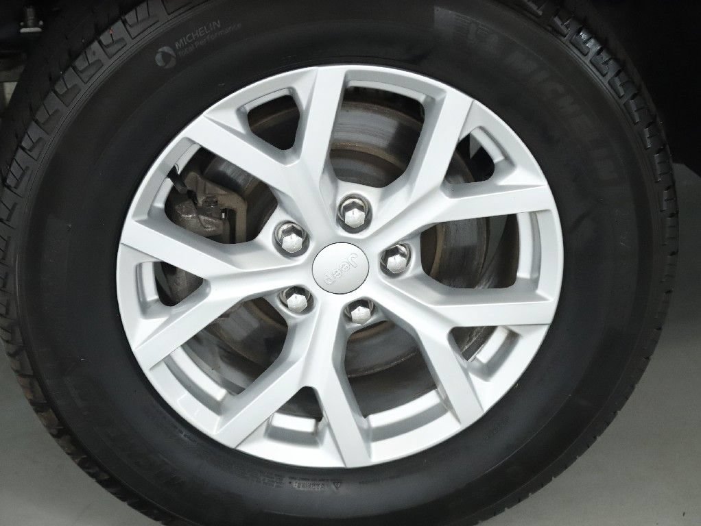 Used 2023 Jeep Grand Cherokee L Limited AWD/4WD image 12