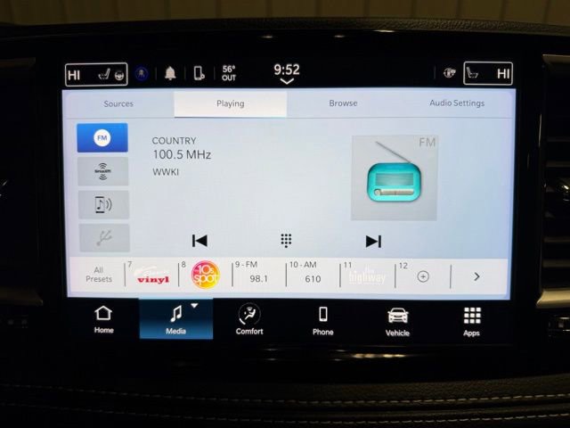Used 2024 Chrysler Pacifica Touring-L w/ Road Tripper Package image 43
