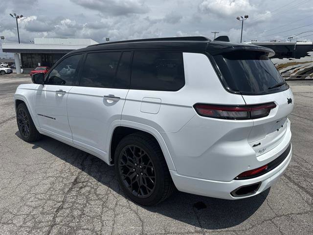 Used 2023 Jeep Grand Cherokee L Summit w/ Advanced Protech Group IV AWD/4WD image 9
