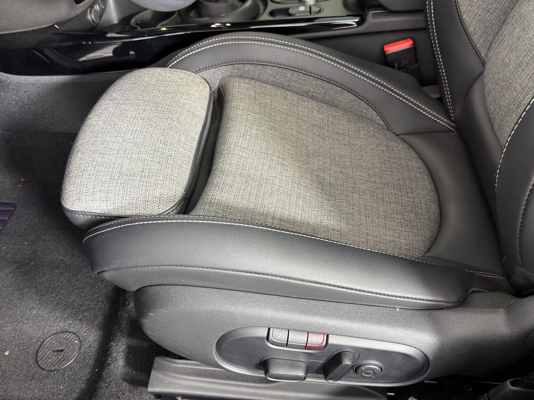 Used 2022 MINI Cooper Clubman S w/ Premium Package image 12