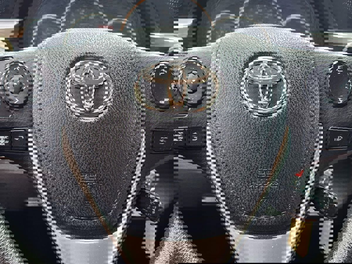 Used 2016 Toyota Corolla LE FWD image 29