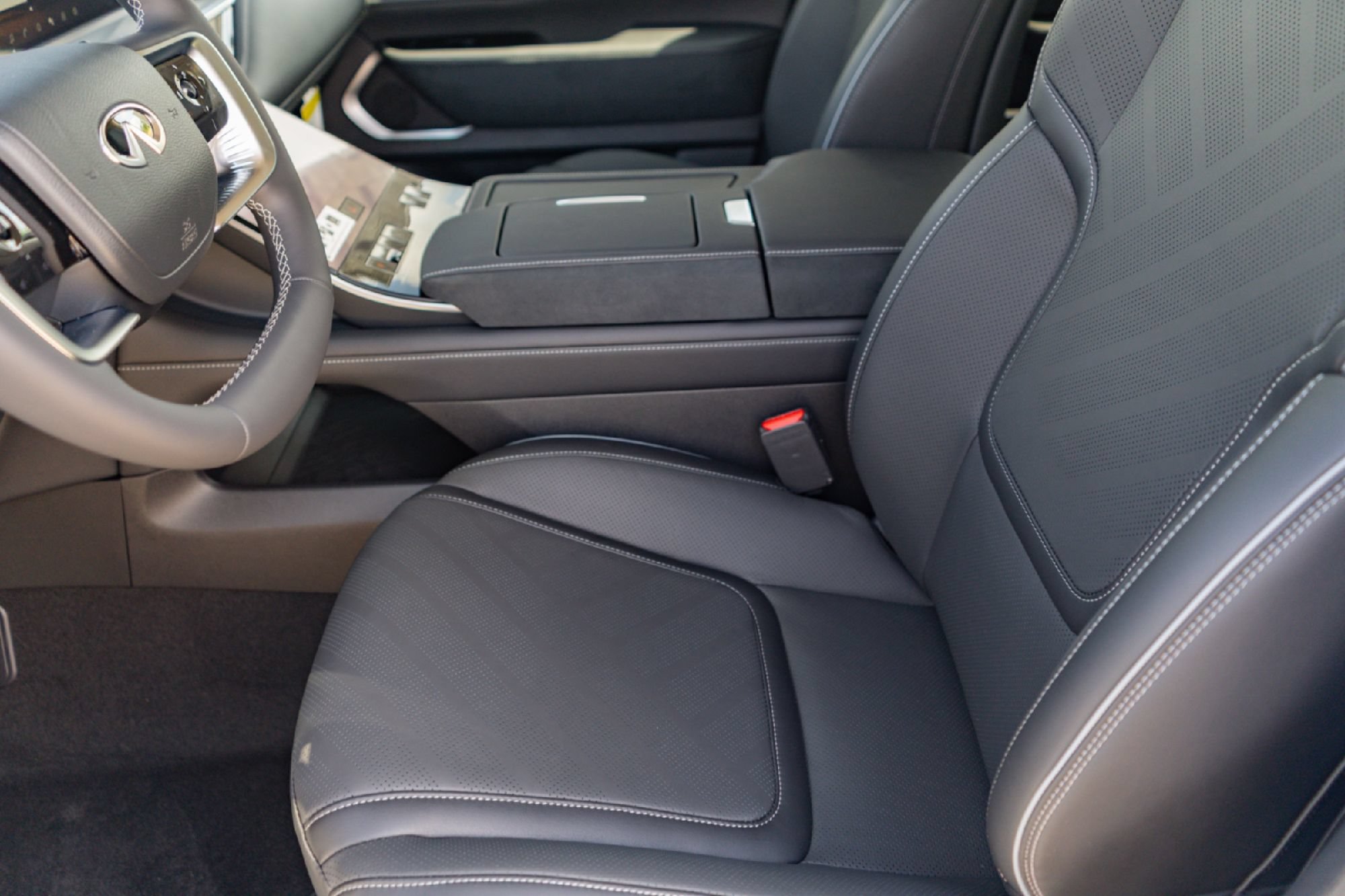New 2027 INFINITI QX80 Luxe RWD image 9