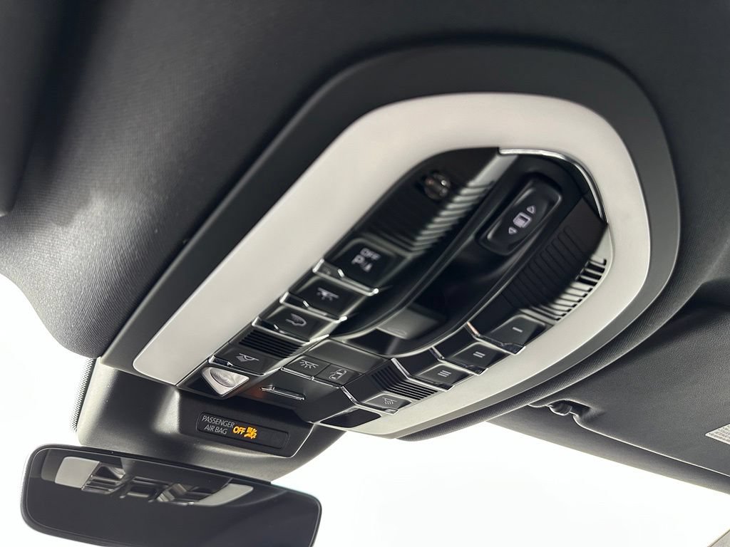 Certified 2025 Porsche Macan w/ Premium Package Plus AWD/4WD image 30