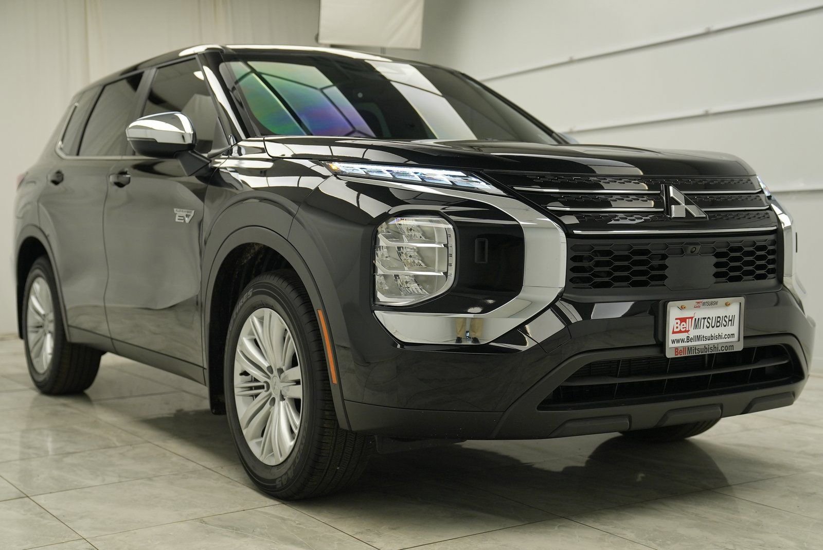 Used 2025 Mitsubishi Outlander ES image 2