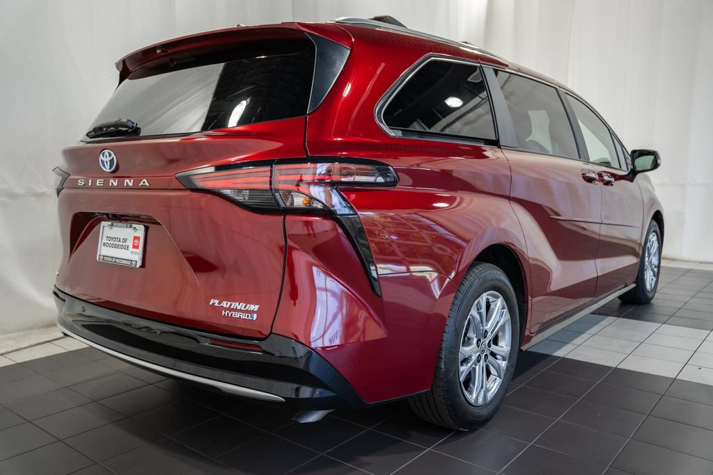 Used 2024 Toyota Sienna Platinum AWD/4WD image 4
