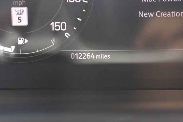 Used 2024 Land Rover Defender 110 X-Dynamic SE image 24