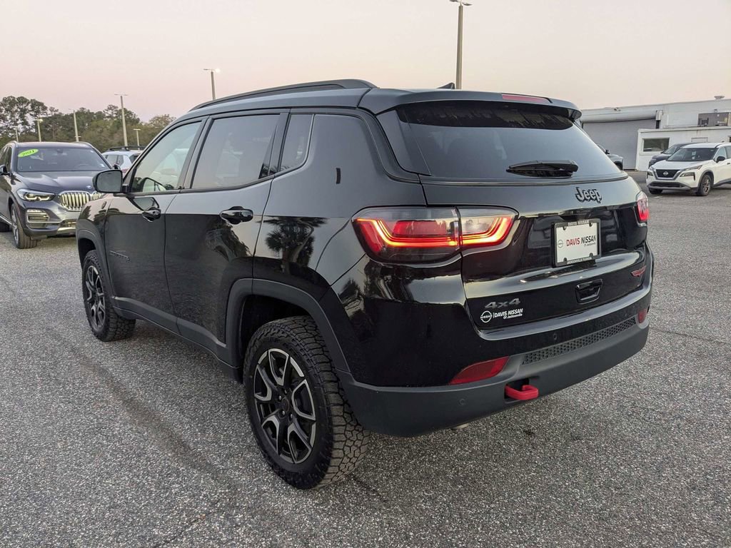 Used 2025 Jeep Compass Trailhawk w/ Trailhawk Elite Group image 6