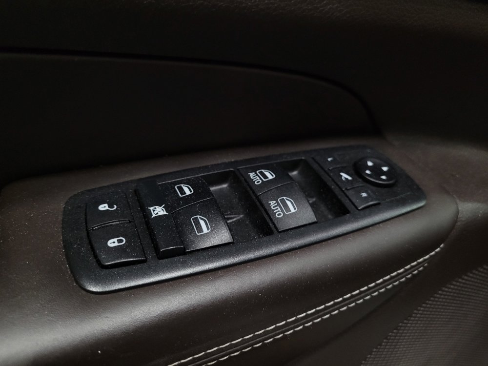 Used 2019 Jeep Grand Cherokee Overland AWD/4WD image 27