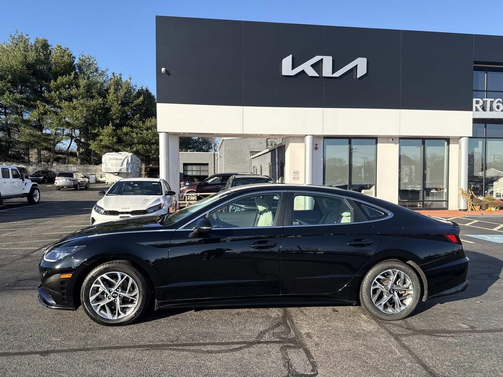 Used 2023 Hyundai Sonata SEL image 2